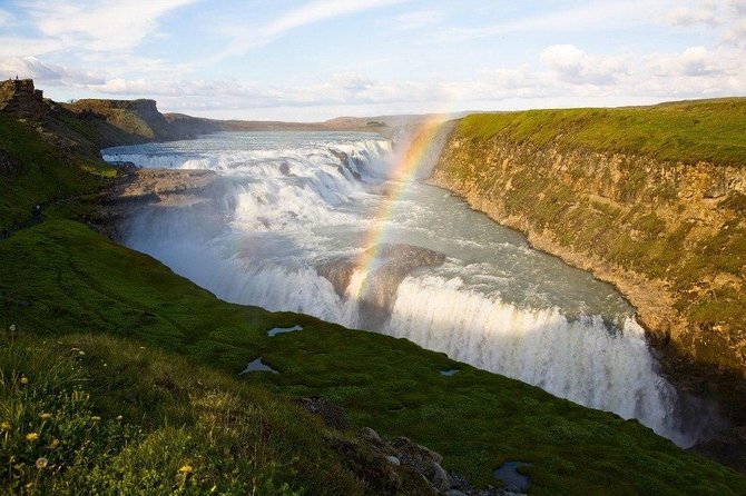 Reykjavik: The Lava Tunnel and Golden Circle Small-Group Tour - Professional guides, small-group pacing, and real-world expectations