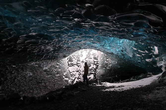 Sapphire Ice Cave Tour from Jökulsárlón - Extra Small Group - Stop 1: Vatnajökull Glacier and the crystal blue ice cave