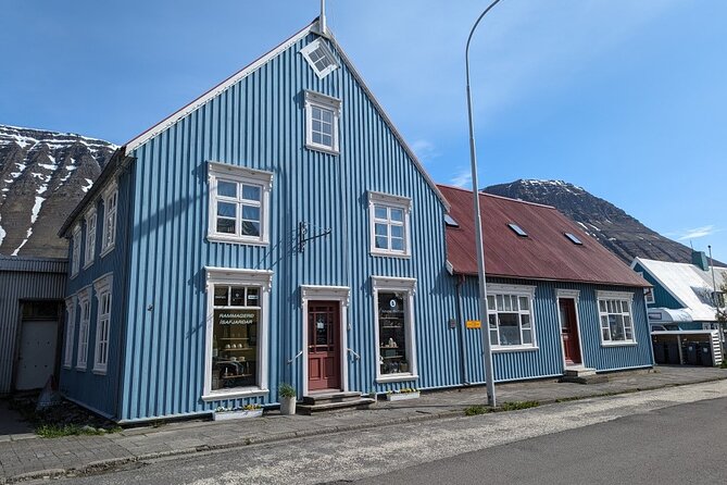 Self-Guided Tour of Ísafjörður: Art, History, and Architecture - Jónsgarður Park and the Whalebone Arch: a green reset plus a must-photos