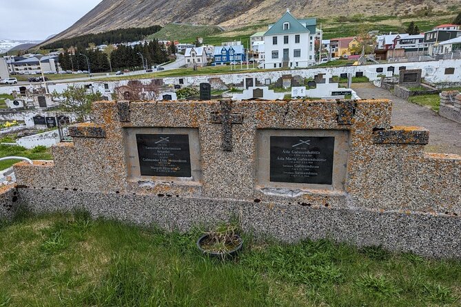 Self-Guided Tour of Ísafjörður: Art, History, and Architecture - Fishermen’s Monument: bronze, bravery, and a clear takeaway
