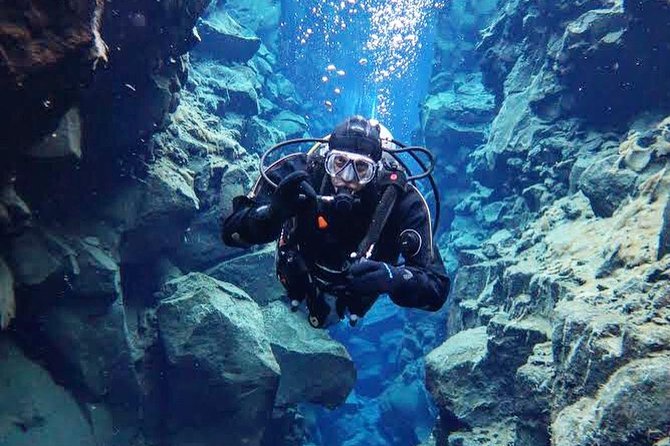 Silfra: Diving Between Tectonic Plates - Meet on Location - The in-water route: Silfra Hall, Cathedral, and Lagoon