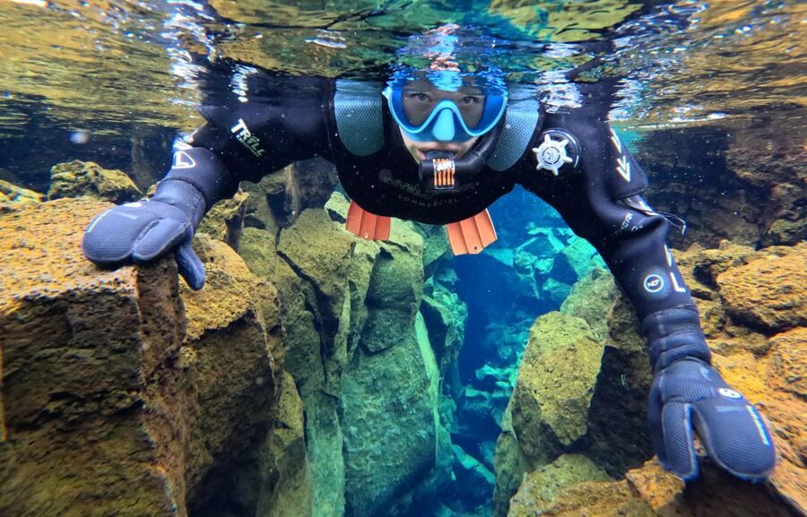 Silfra: Fissure Snorkeling Tour with Underwater Photos - Safety briefing and the walk-in rhythm