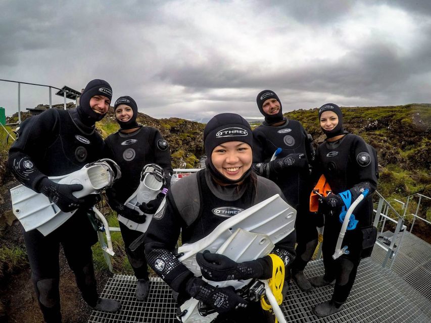 Silfra: Fissure Snorkeling Tour with Underwater Photos - After the water: hot drinks, cookies, and your GoPro souvenir