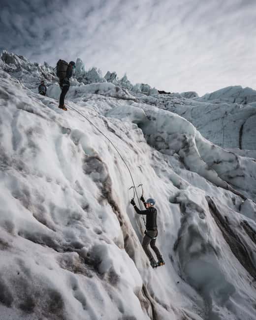 Skaftafell: Glacier XTreme - Hike & Ice Climbing Adventure - Ice climbing walls: how the technique is taught on vertical ice