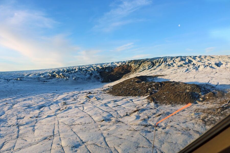 Skaftafell Nature Reserve: Highlights Scenic Airplane Tour - Black sands and glacial riverbeds: the patterns you cannot see any other way