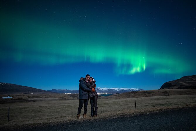 Small Bus Northern Lights Tour from Reykjavik at 9:30 pm - Photography Tips That Matter, Plus Your Free Northern Lights Photo