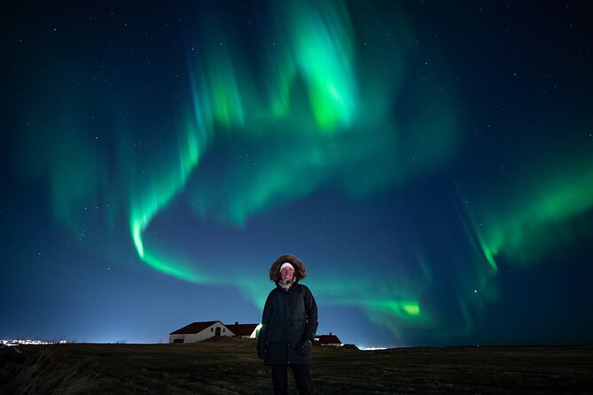 Small Bus Northern Lights Tour from Reykjavik at 9:30 pm - Warm Blankets, Hot Drinks, Cookies, and Why They Help More Than You Think