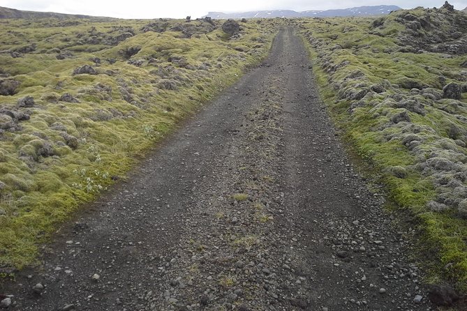Small Group Day Tour to Lakagigar volcano by Super Jeep from Klaustur - Fjaðrárgljúfur Canyon Walk: Higher-Edge Views and River Energy