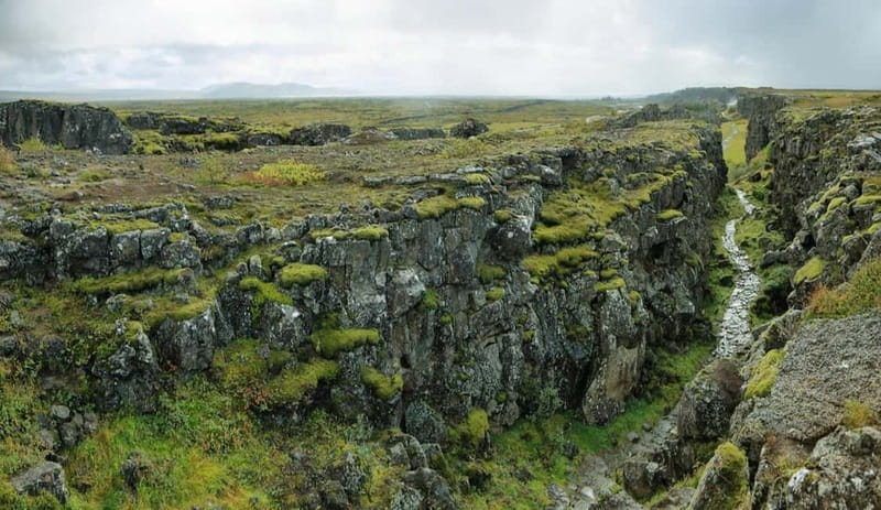 Small Group Golden Circle in Spanish: From Cruise Terminal - Geysir and Strokkur: eruptions every few minutes