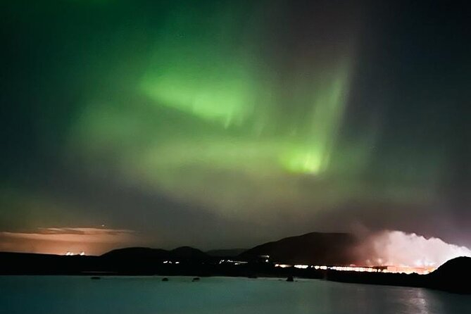 Small group Hunting for the Northern Lights in Reykjavík engrus - Price and value at about $507 per person