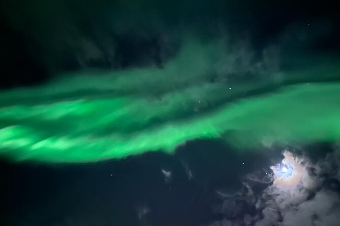 Small group Hunting for the Northern Lights in Reykjavík engrus - Meeting at Hard Rock Cafe and the rhythm of a late start