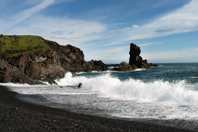 Snaefellsnes National Park and Natural Wonders from Reykjavik - Kirkjufell: the photo icon, but also a place to slow down for 15 minutes