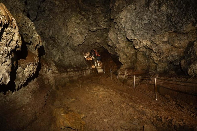 Snæfellsnes: Vatnshellir Lava Cave Tour - The guide experience: Thor, Anita, and why explanations matter underground