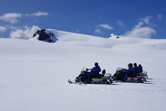 Snowmobile tour on Vatnajökull - Safety and speed: how guides keep the ride fun, not scary