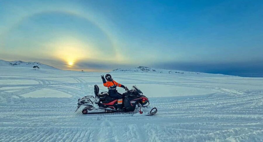 Snowmobiling on Eyjafjallajökull – The Summit of Adventure - How driving and sharing work, so nobody gets surprised