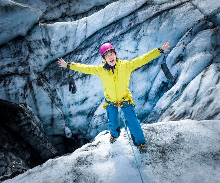 Sólheimajökull Glacier: Guided Hike with Equipment - Crevasses, Ice Formations, and Learning the Glacier Story