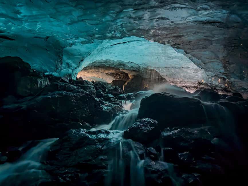Sólheimajökull: Glacier Hike and Blue Ice Cave Tour - Pacing, fitness, and group size: who this tour suits best