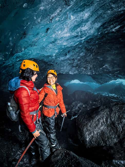 Sólheimajökull: Glacier Hike and Blue Ice Cave Tour - Meeting at Icelandic Mountain Guides Base Camp, and why arriving early matters