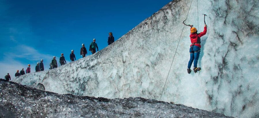 Sólheimajökull: Glacier Hike and Ice Climbing Tour - Key things you’ll notice right away