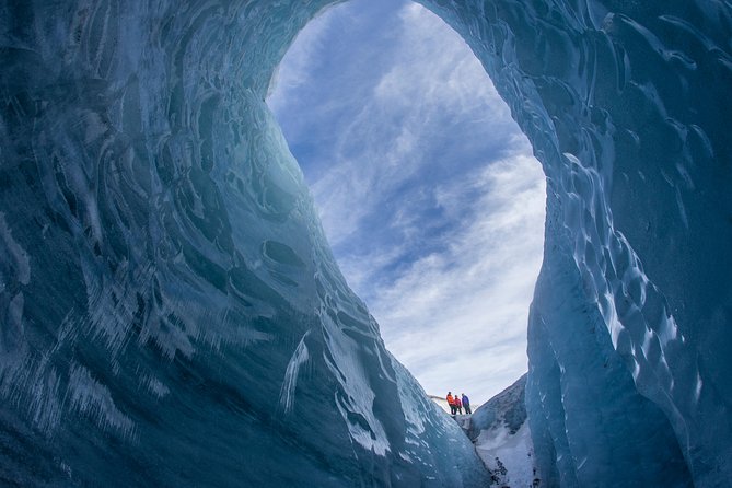 Sólheimajökull Glacier Hike & Ice Climbing Intro - Small Group - The 4.5-hour glacier adventure: walking first, then climbing