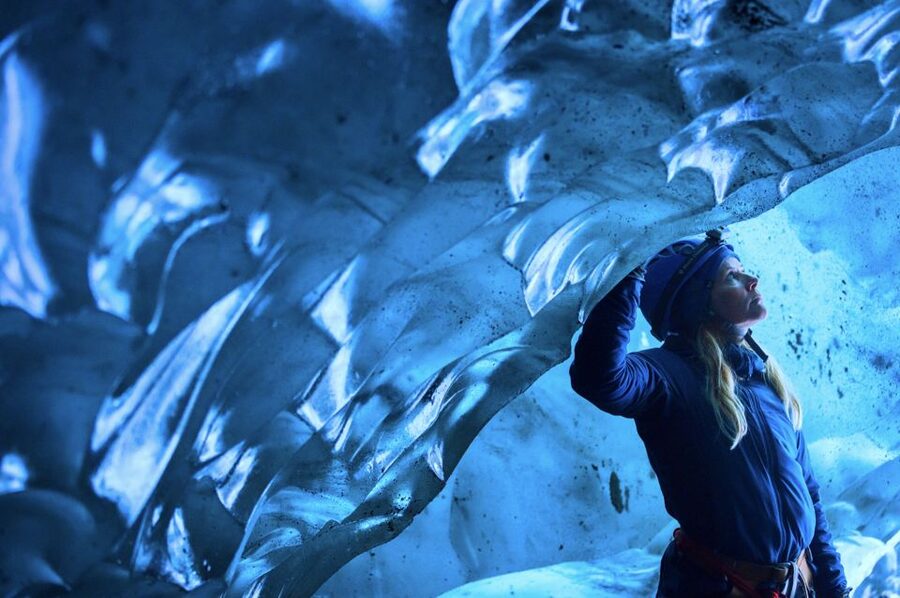 South Coast Iceland: 2-Day Blue Ice Cave & Jokulsarlon Tour - Jökulsárlón glacier lagoon: icebergs with a tide-driven story