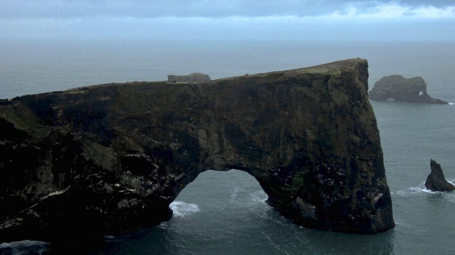 South Coast of Iceland. Black beach, glaсier, waterfalls... - Reynisfjara black sand and Reynisdrangar sea stacks: go for the big picture