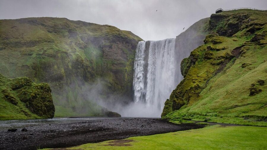South Coast of Iceland. Black beach, glaсier, waterfalls... - Seljalandsfoss: the 60-meter waterfall you can walk behind