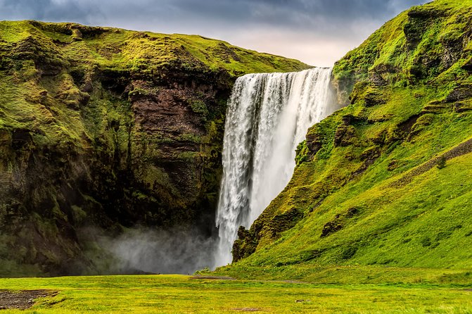 South Shore and Eyjafjallajökull Super Jeep Tour from Reykjavik - Guides and the human touch in Iceland storytelling