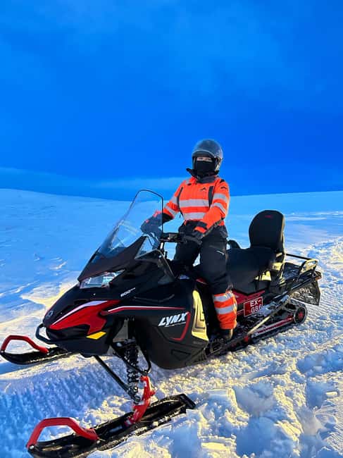 Superjeep Golden Circle and Glacier Snowmobile Tour - Geysir geothermal area and Strokkur: volcanic power on a timer