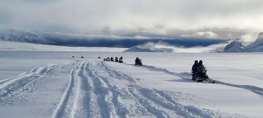 Superjeep Golden Circle and Glacier Snowmobile Tour - Guided snowmobile on Langjökull: what you actually do out on the ice