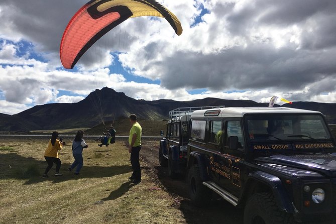 Tandem Paragliding over the Rugged Lava Fields at Blue Mountains - What you can do in the air: comfort, steering, and tricks