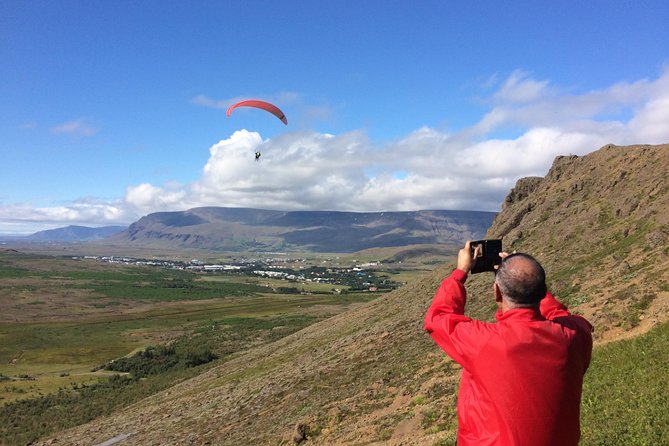 Tandem Paragliding over the Rugged Lava Fields at Blue Mountains - Weather cancellations and the operator’s backup plan