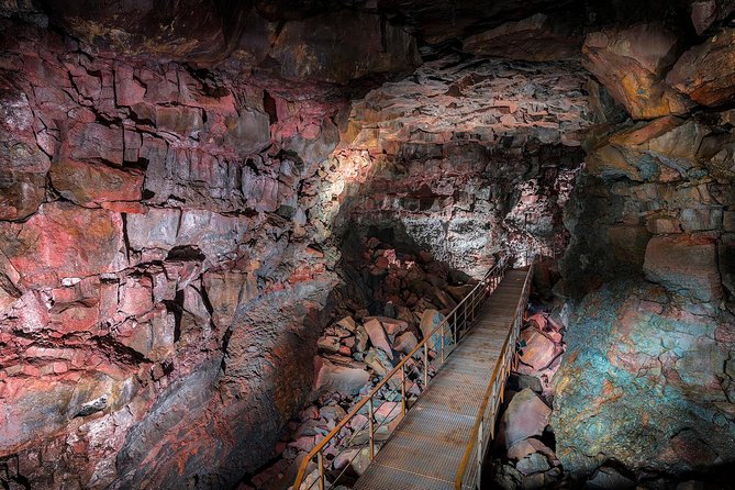 The Lava Tunnel Tour - Raufarhólshellir - Gear and comfort, helmet and headlamp do more than you think
