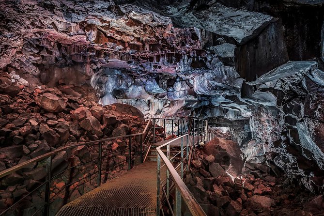 The Lava Tunnel Tour - Raufarhólshellir - The guide factor: humor, stories, and real explanations