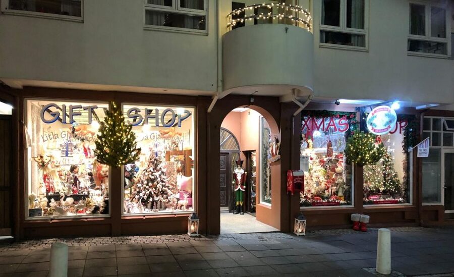 The Reykjavik Christmas Food Tour - The Christmas Food Lineup: Smoked Lamb and Crispy Leaf Bread