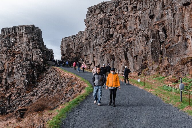 Unforgettable Full-Day Golden Circle Private Tour from Reykjavík - Friðheimar Tomato Farm: Geothermal Greenhouses That Break Up the Day