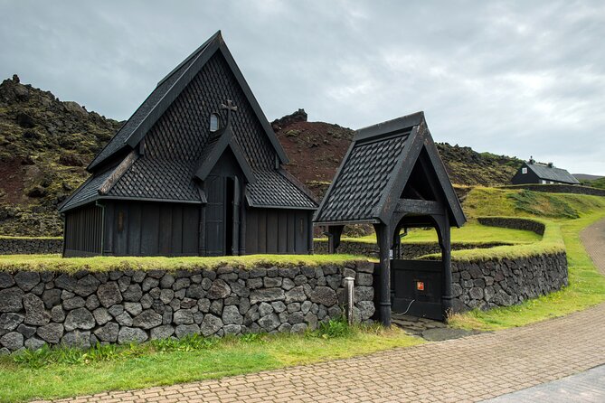 Vestmannaeyjar, Puffins & Volcanoes Small Group Day Tour - From pickup to ferry: how the day actually flows