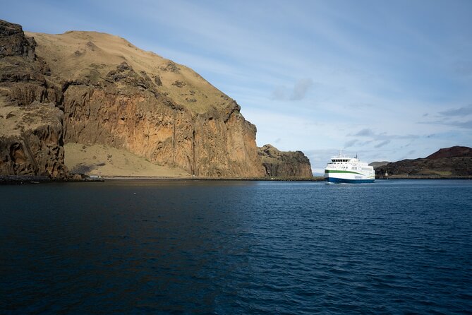 Vestmannaeyjar, Puffins & Volcanoes Small Group Day Tour - Elephant Rock (Halldórsskora): volcanic shapes you can spot fast