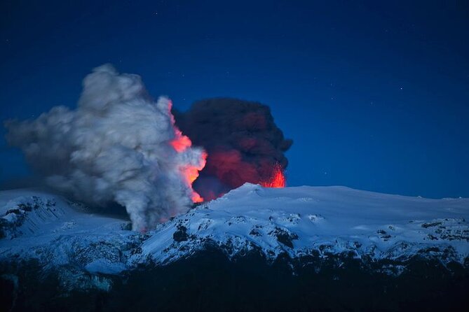 Volcano Cinema All the latest eruption in Iceland in 4K quality - Volcano Cinema in Vik, what this experience actually gives you