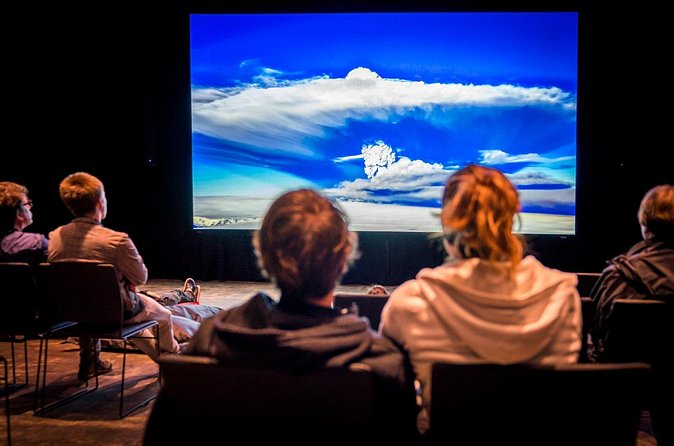 Volcano Cinema All the latest eruption in Iceland in 4K quality - Earthquake simulation, where you feel it in your feet