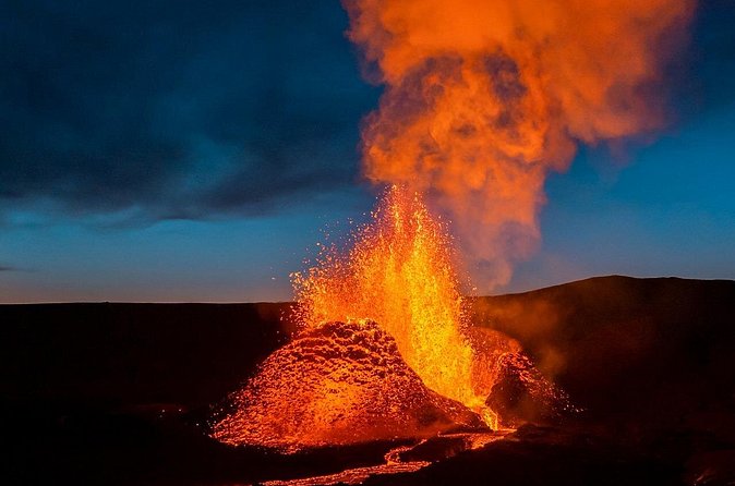 Volcano Cinema All the latest eruption in Iceland in 4K quality - Practical tips before you go, so you enjoy it more