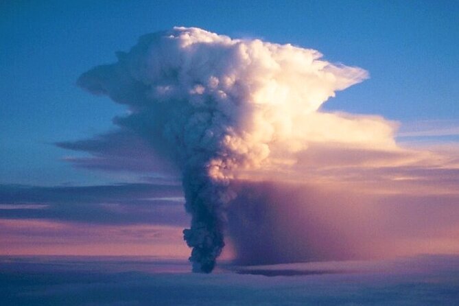 Volcano Cinema All the latest eruption in Iceland in 4K quality - Booking and weather reality, the part to watch